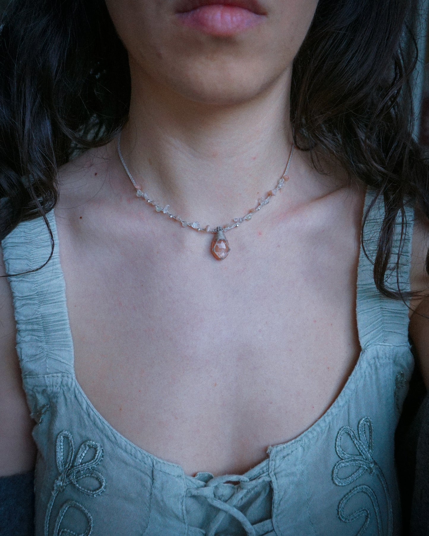 Collana Giglio con Adularia Pesca