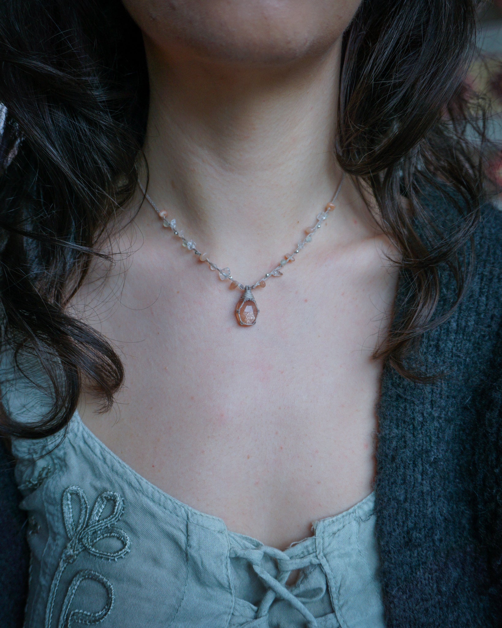 Collana Giglio con Adularia Pesca