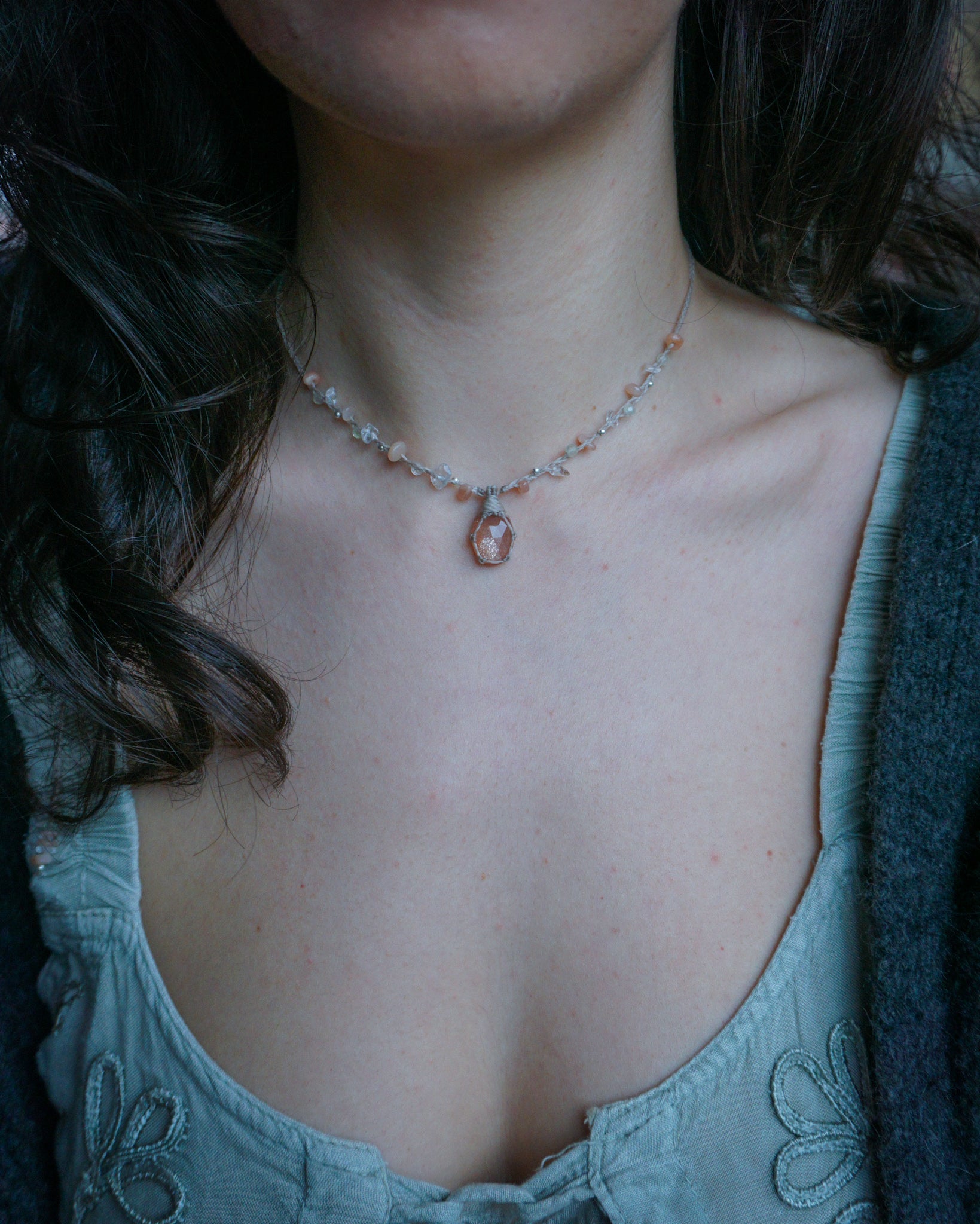 Collana Giglio con Adularia Pesca