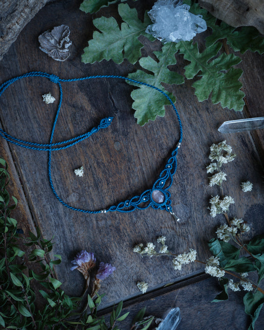 Collana Campanula con Adularia Pesca