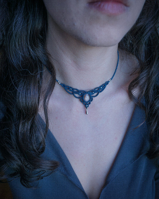 Collana Campanula con Adularia Pesca