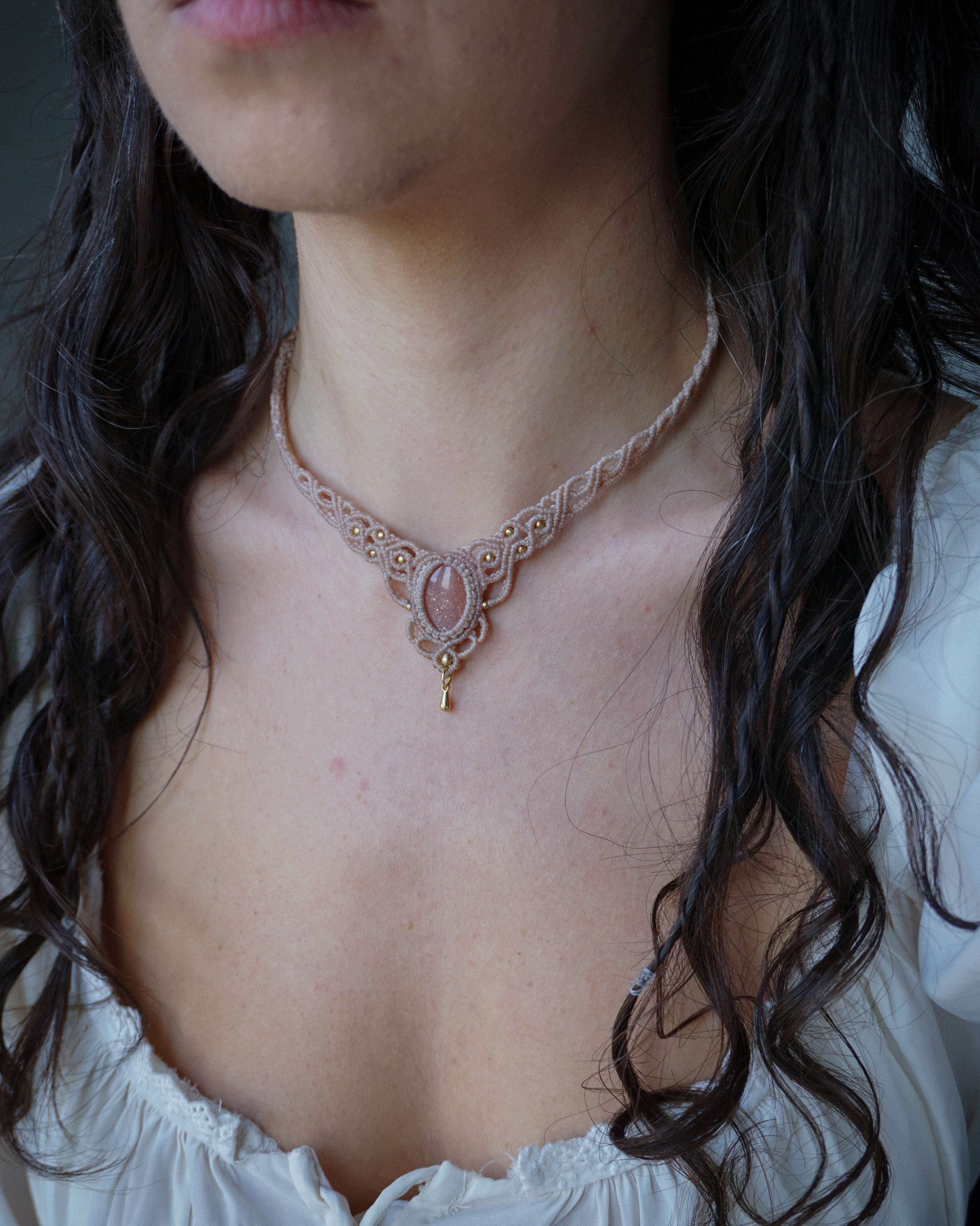 Collana Biancospino con Adularia Pesca