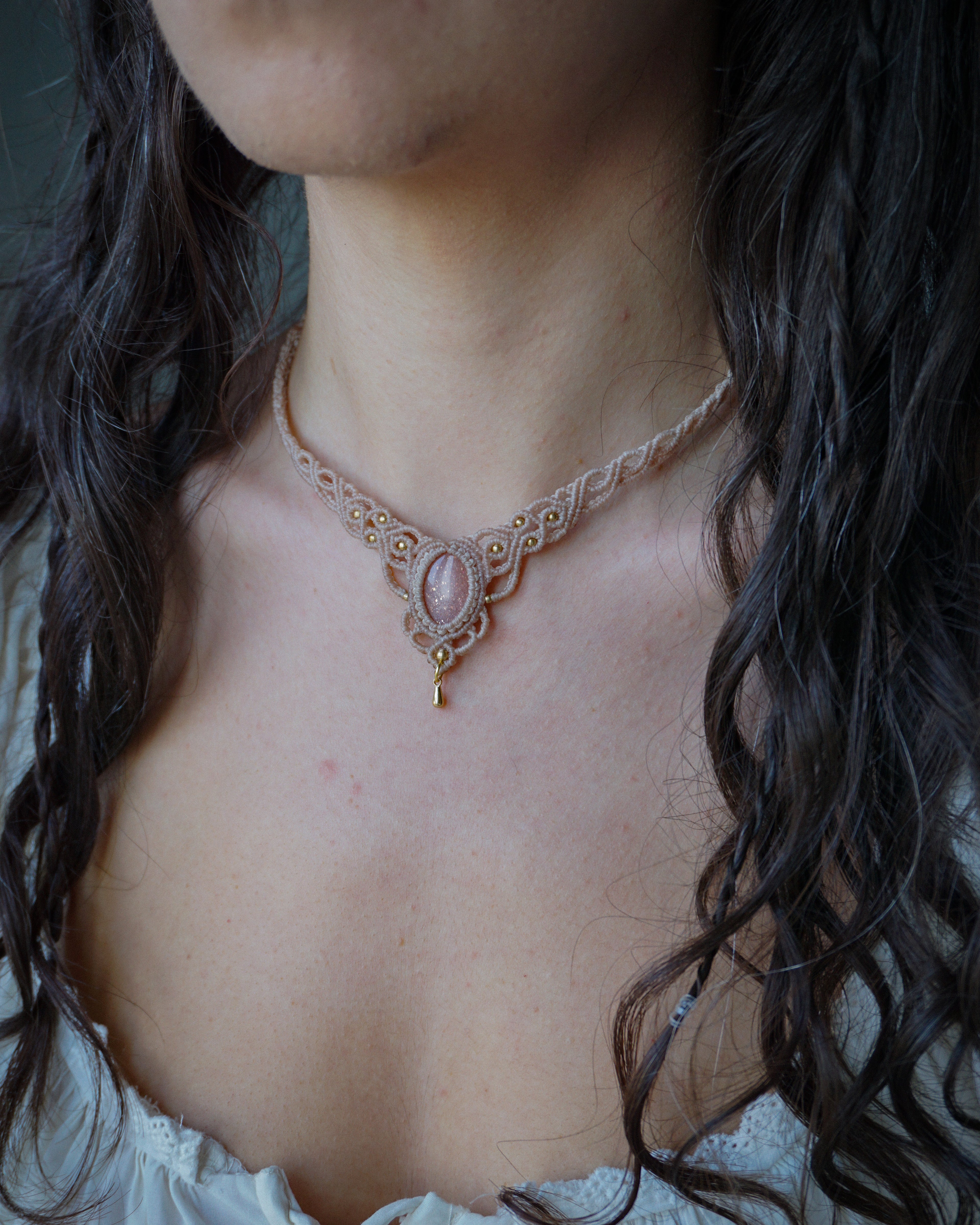 Collana Biancospino con Adularia Pesca