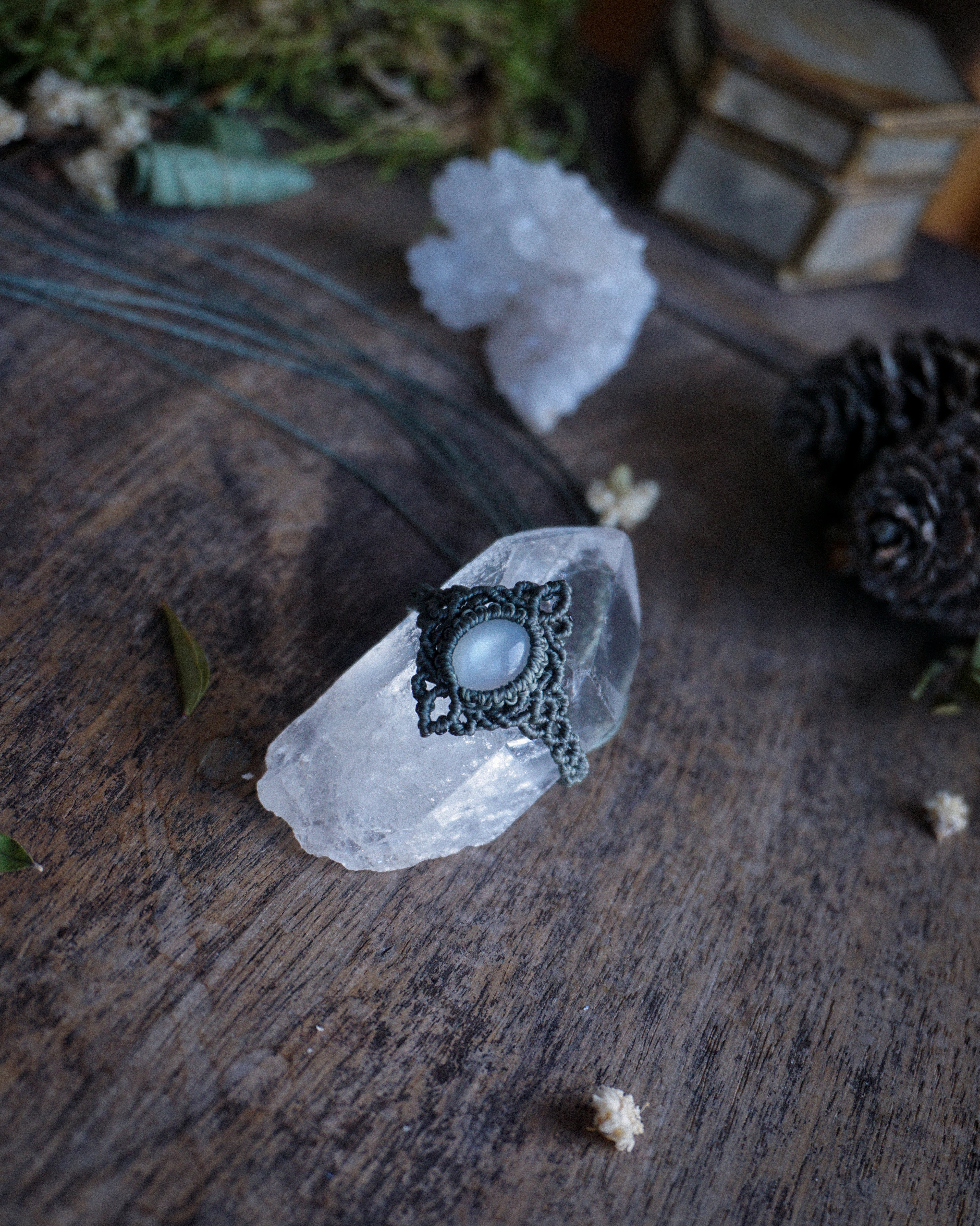 Anello con Adularia Bianca «su misura»