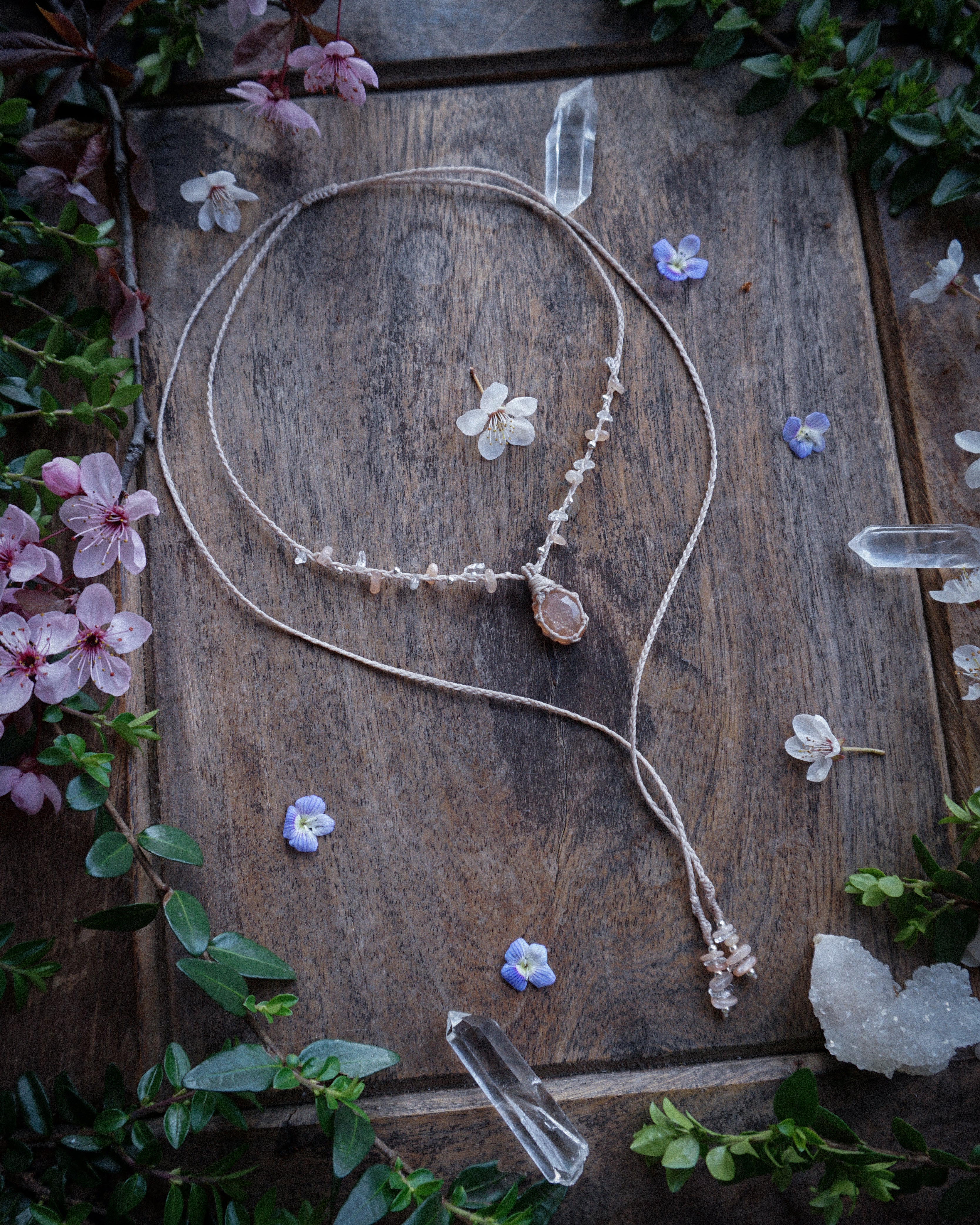 Collana Giglio con Adularia Pesca